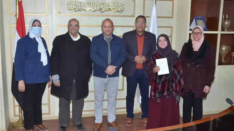تسليم قروض حسنة لسيدات لإقامة مشروعات صغيرة ببنى سويف