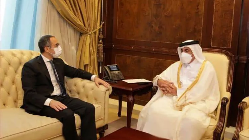 سفير مصر في الدوحة يلتقي وزير المواصلات القطري