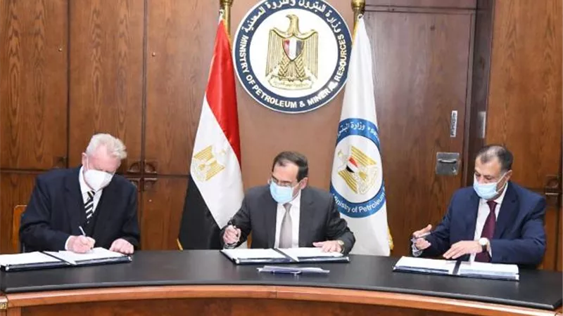 توقيع اتفاقيتين جديدتين للبحث عن البترول في عدة مناطق بالصحراء الشرقية والغربية