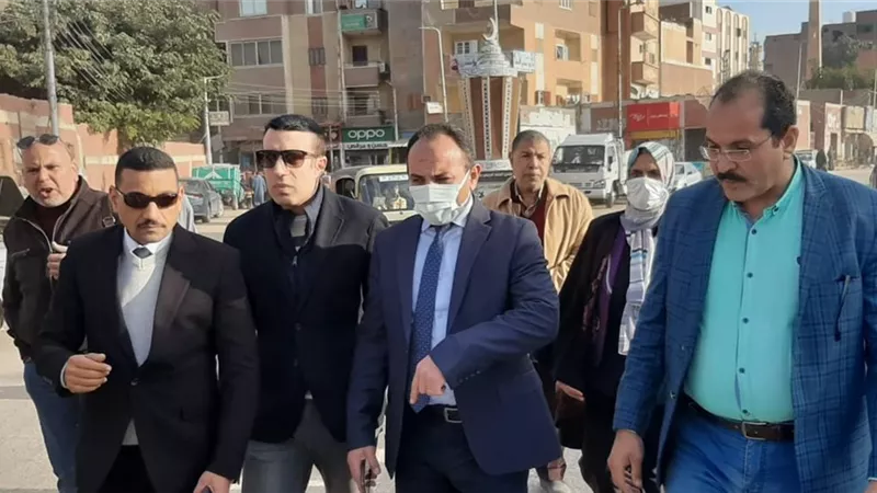 محافظ أسيوط يوجه بمتابعة المشروعات والسكرتير العام يتفقد موقع إنشاء كوبري أعلى السكة الحديد بأبوتيج