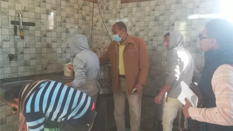 استمرار مرور لجنة المتابعة على سوق الخضار ومنافذ بيع الدواجن بالقصير