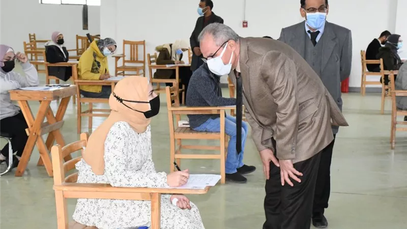 رئيس جامعة قناة السويس يتفقد لجان إمتحانات ذوي الهمم..صور