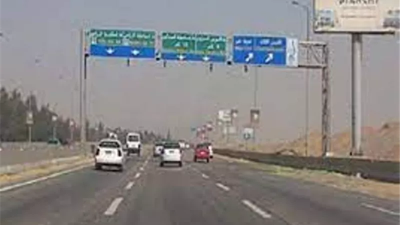 رفع كتلة رخامية سقطت بطريق الإسماعيلية بورسعيد ..صور