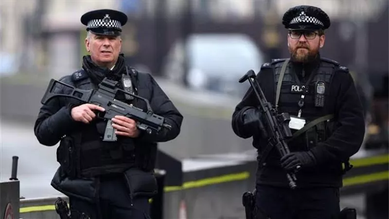 الشرطة البريطانية تعتقل شخصين على خلفية حادث حصار كنيس يهودى بأمريكا