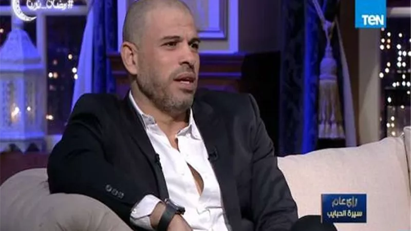 نقل بشير التابعى الى احد المستشفيات بعد تعرضه لحادث تصادم