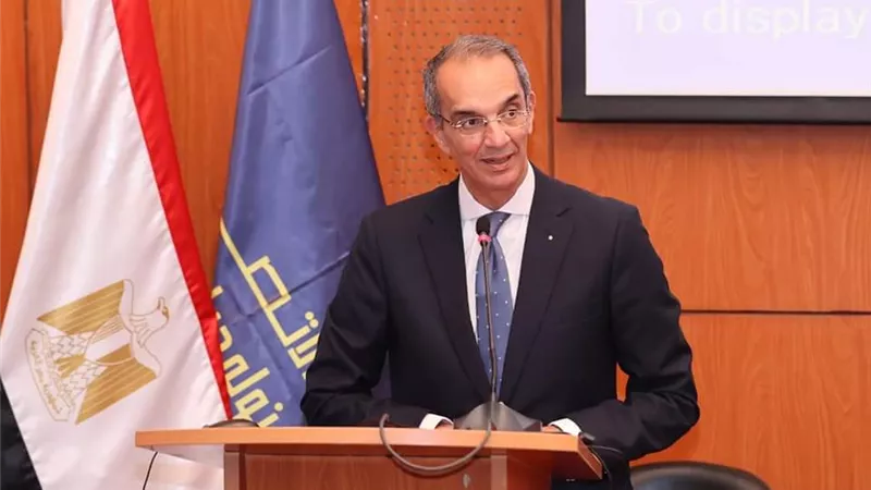 وزير الاتصالات وتكنولوجيا المعلومات يتابع الموقف التنفيذى لمشروعات مركز الابتكار التطبيقى