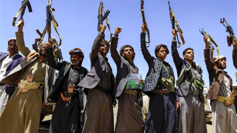 التحالف العربى يقصف مواقع ومعسكرات الحوثيين فى اليمن