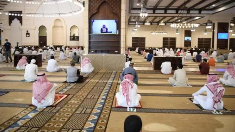 عمان تقلص موظفيها وتعلق صلاة الجمعة لمواجهة زيادة إصابات كورونا