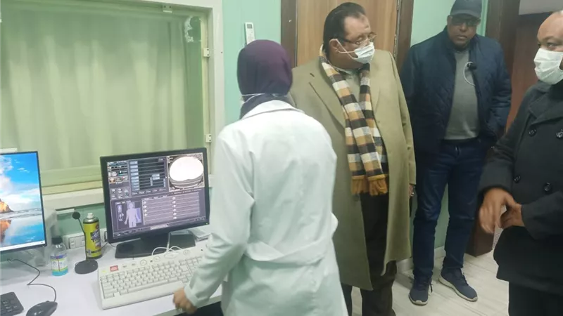 رئيس سفاجا يتفقد المستشفى المركزي للاطمئنان على سير العمل