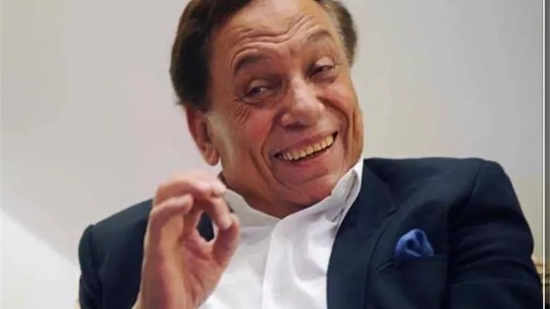 طارق الشناوي: مروجي شائعة وفاة الزعيم عايزين يعملوا تريند وعادل إمام هيرجع لجمهوره بفيلم