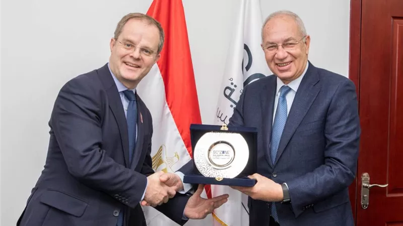 السفير البريطانى بالقاهرة ليحيى زكى : نهنئ مصر على استضافة COP27 ونبحث فرص الاستثمار