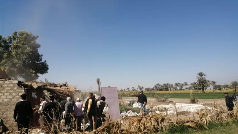 إزالة ٤ أسوار مخالفة بالتعدى على أملاك الدولة بالبياضية جنوب الأقصر