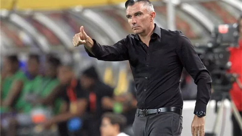كارتيرون: هناك لاعبين تيشرت الزمالك تقيل عليها