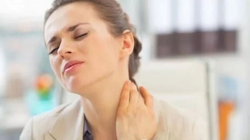 حول رقبتك.. علامة تحذير من ارتفاع الكوليسترول
