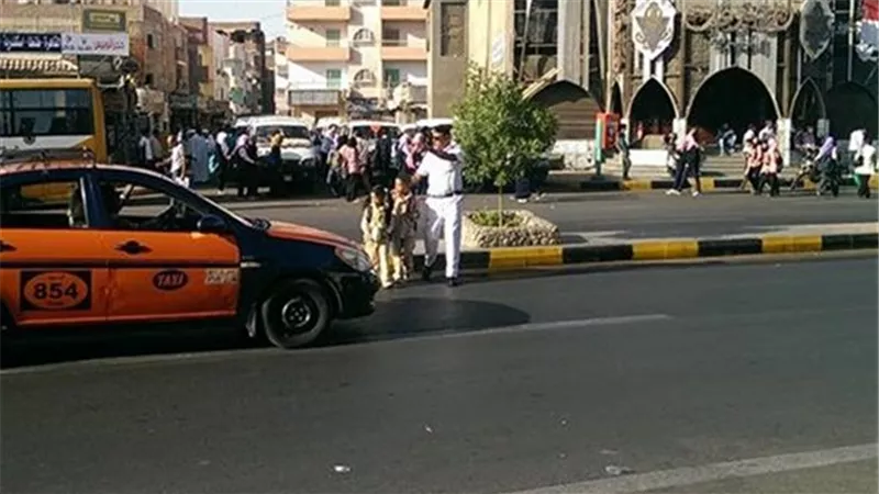 ضباط البحرالأحمر..إنسانيتهم تتحدث عنهم