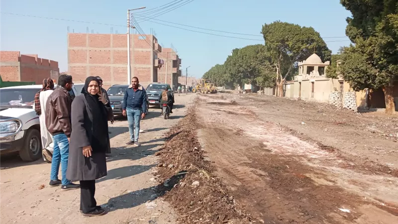 محافظ أسيوط: البدء في أعمال رصف طرق وشوارع بمركز القوصية