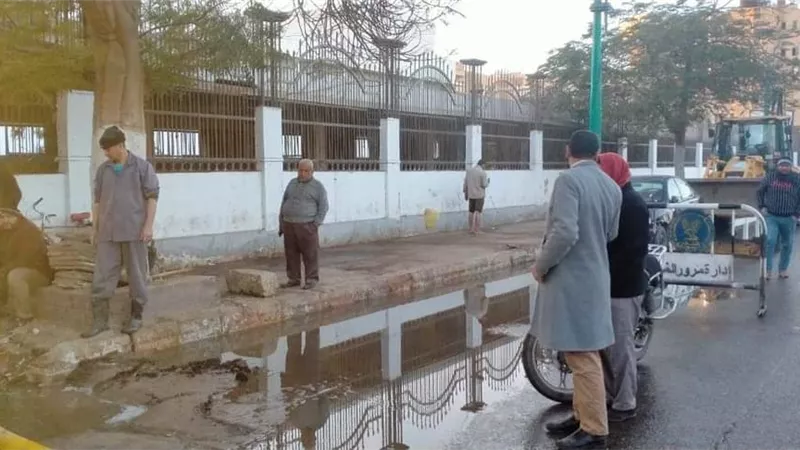 اصلاح كسر بخط مياه المنيا