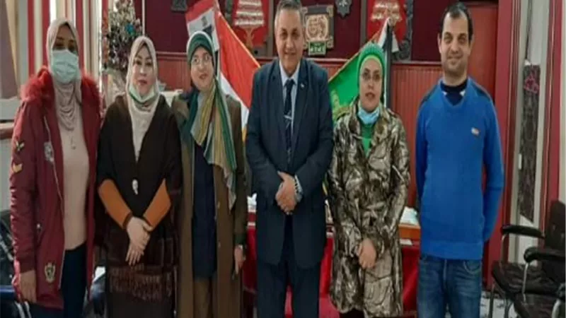 مدير تعليم غرب شبرا يُكرم اخصائيي التطوير التكنولوجي الحاصلين على الماجستير والدكتوراة