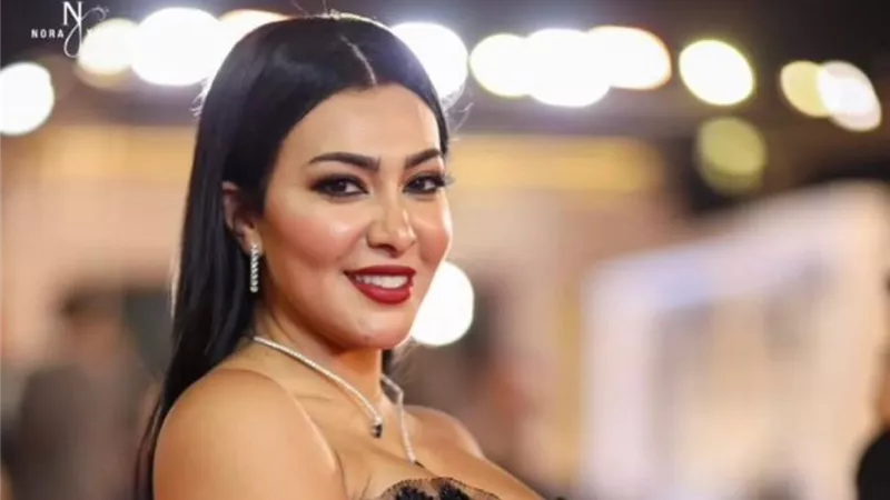 ميرهان حسين تروج لـ مسلسلها 