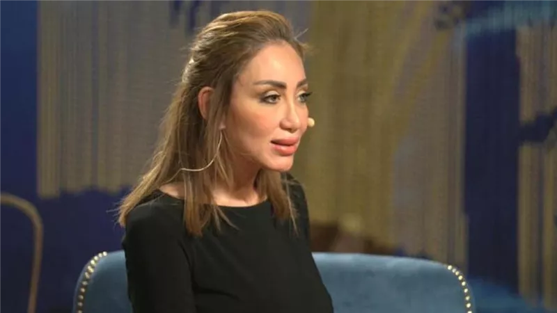 ريهام سعيد تدعم منى زكى 