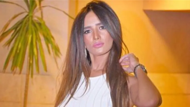 بصورة تجمعها بـ احمد حلمى.. زينة تدعم منى زكى بعد أزمة 