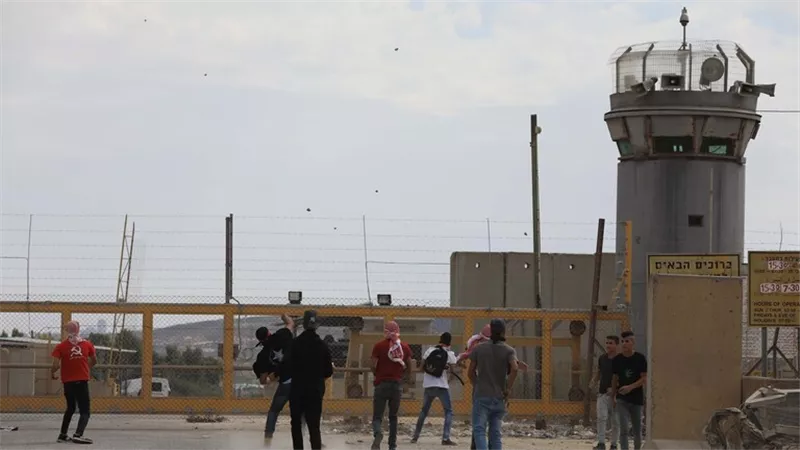 إصابة أكثر من 100 أسير فلسطيني داخل أحد سجون الاحتلال
