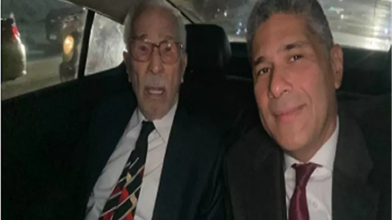 بعد تعافي والده بأيام.. نجل عبد الرحمن أبو زهرة يعلن إصابته بكورونا
