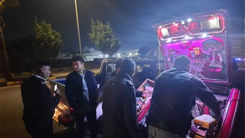 جهاز مدينة العبور يشن حملات لتنفيذ قرارات غلق وتشميع بالتعاون مع الشرطة.. بالصور