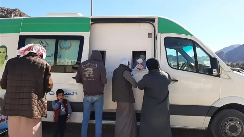 الكشف على 679 مريض وتحويل 19 لمستشفى أبو رديس بالقوافل الطبية بطور سيناء