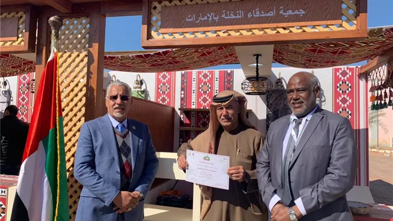 الدكتور عبد الوهاب زايد يكرم المشاركين فى المهرجان الدولى الخامس للتمور بسيوة
