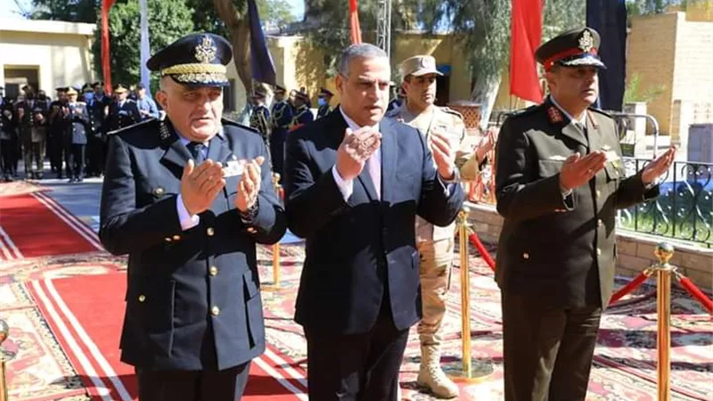 محافظ سوهاج ومدير الأمن يضعون أكاليل الزهور على النصب التذكاري لشهداء الشرطة..صور