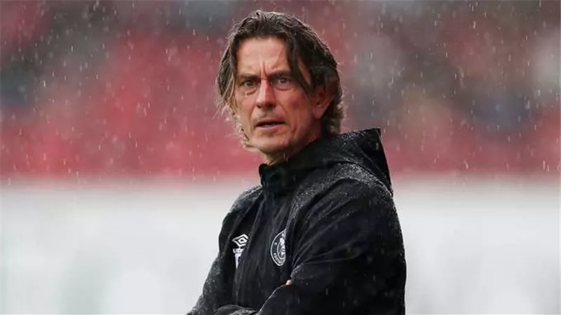 برينتفورد الإنجليزي يمدد عقد مدربه حتى 2025