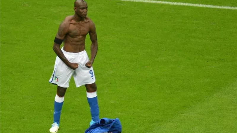 بالوتيلى ينضم لمنتخب ايطاليا بعد غياب 3 سنوات