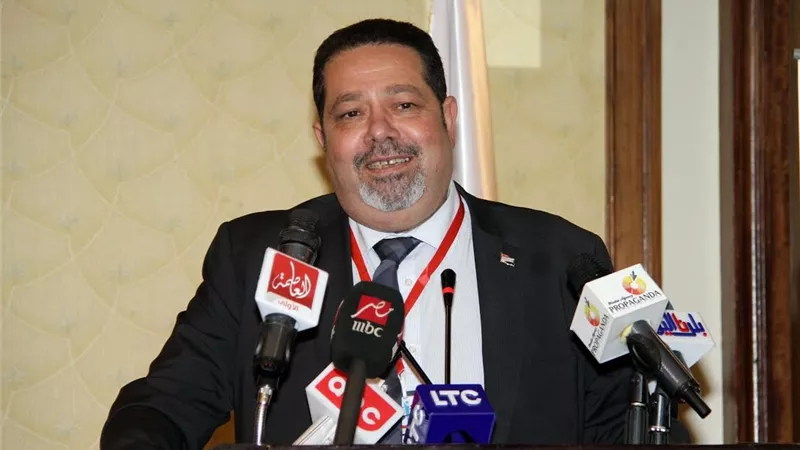 رئيس اتحاد رجال الأعمال بالخارج يهنئ الرئيس عبدالفتاح السيسي بعيد الشرطة و ثورة يناير