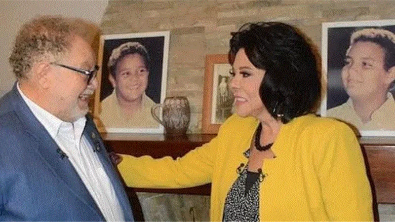 يحيى الفخراني يكشف علاقته بأحفاده