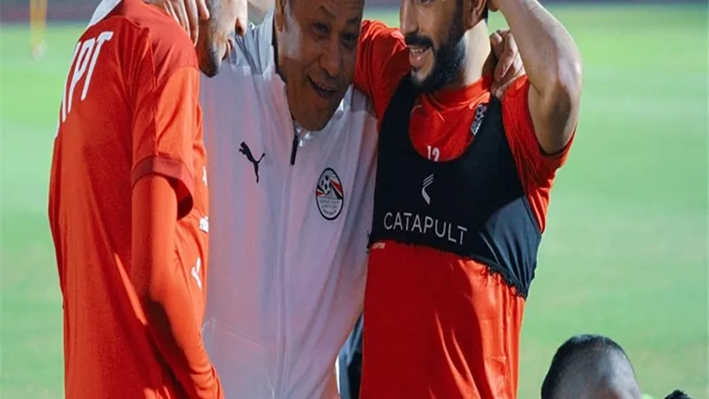 منافسة شرسة بين أيمن أشرف وأحمد فتوح على الجبهة اليسري أمام كوت ديفوار