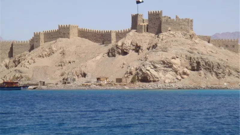 خبير آثار يشيد بالقرار الجمهورى الدافع إلى تنمية وتنشيط السياحة فى طابا.. بالصور