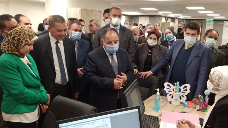 وزير المالية فى جولة ٨ ساعات لتفقد أربع مأموريات مدمجة ومطورة..بالصور