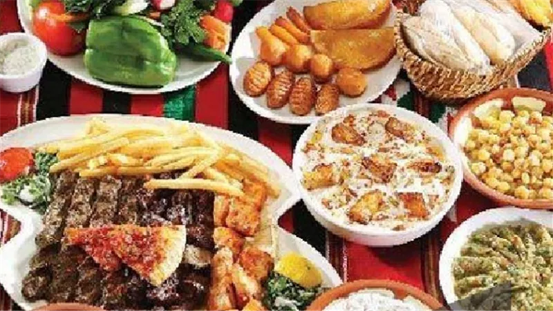 هل يجوز أكل الطعام الذي يحتوي على الكحول خارج مصر؟ .. شاهد الإجابة