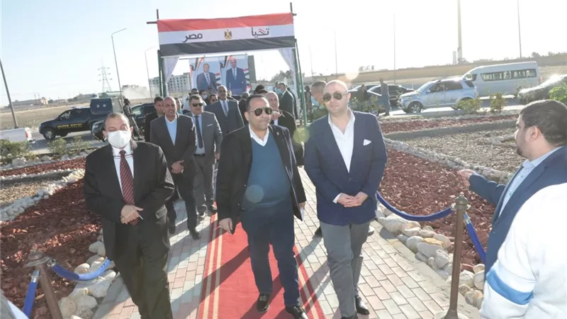 محافظ بني سويف يتفقد ميدان عدلي منصور شرق النيل