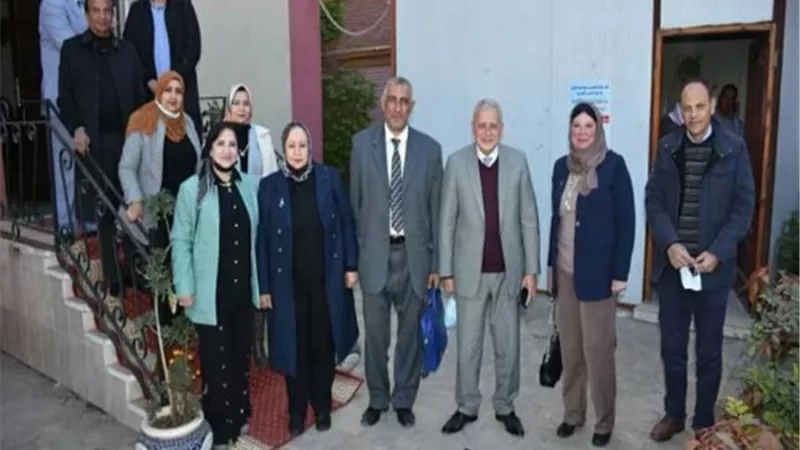 طب بنها تطلق عيادة متنقلة للمسح عن سرطان الثدى للعاملات بشركة مياه القليوبية.. صور