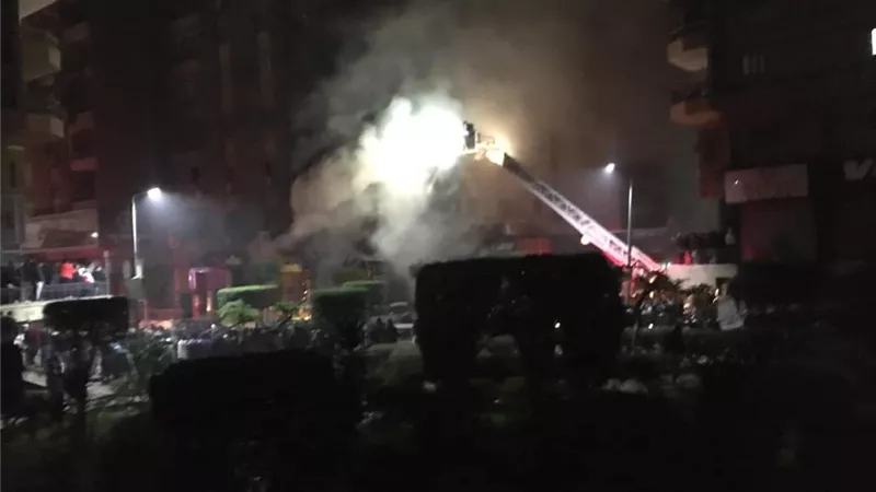 السيطرة على حريق التهم محلات و3 شقق بعقار فى مدينة نصر.. صور