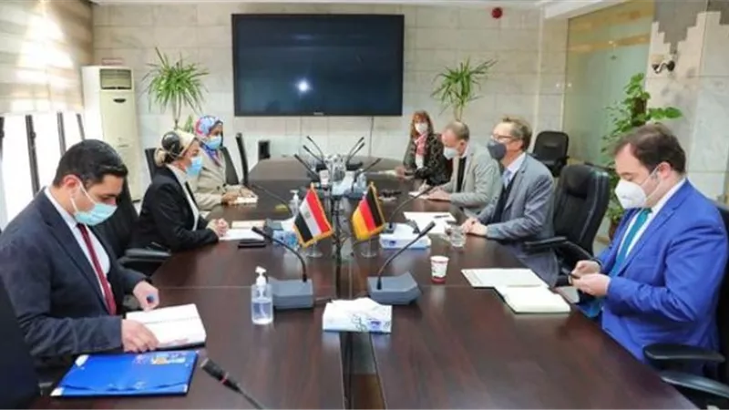 البيئة تبحث مع السفير الألماني التعاون المشترك فى مشروعات المناخ ونقل الطاقة