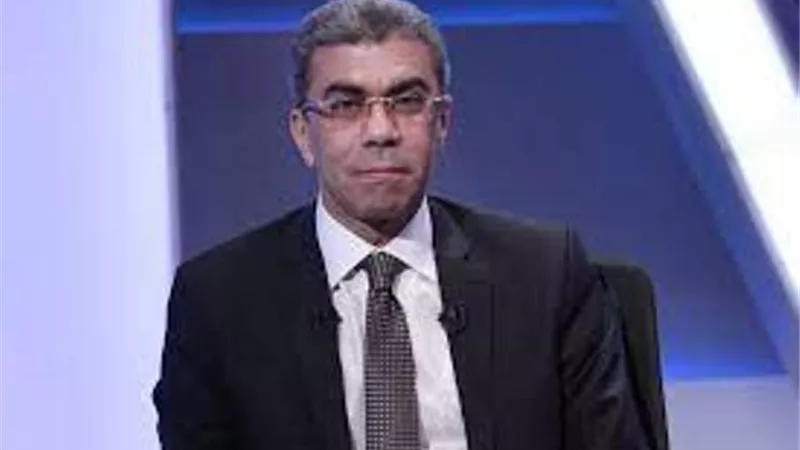 عادل دربالة يبكي على الهواء حزنا على ياسر رزق: أخويا مات النهاردة والصحافة ماتت