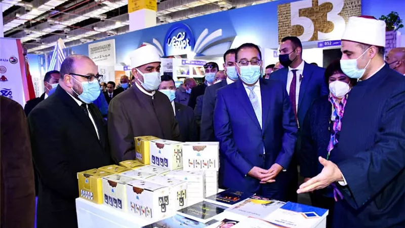 رئيس الوزراء يتفقد جناح المجلس الأعلى للشئون الإسلامية بمعرض الكتاب
