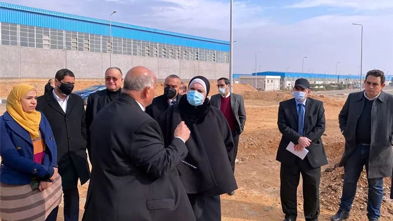 نيفين جامع: إنجاز 90% من إنشاءات منطقة الـ100 مصنع للمنتجات تامة الصنع