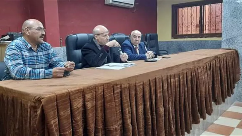 ندوة تعريفية لتوفيق أوضاع المشروعات الغير مرخصة بمركز دار السلام بسوهاج