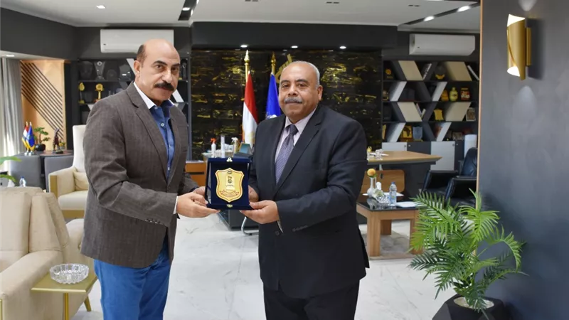 محافظ أسوان يشيد بالإستجابة السريعة لوزيرة التضامن لتسليم 108 ألف و302 فيزا ميزا