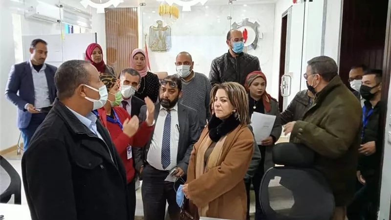 وفدا من التخطيط لمتابعة الموقف التنفيذى لمشروعات الخطة الاستثمارية بالسويس