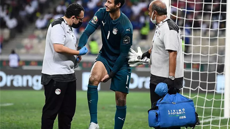 الشناوي يكشف سبب سجوده أثناء تنفيذ صلاح لركلة الجزاء الحاسمة